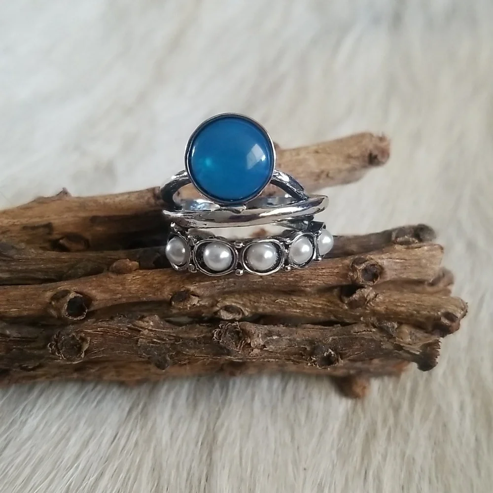 Blue Solitaire Ring - Picture 2 of 8